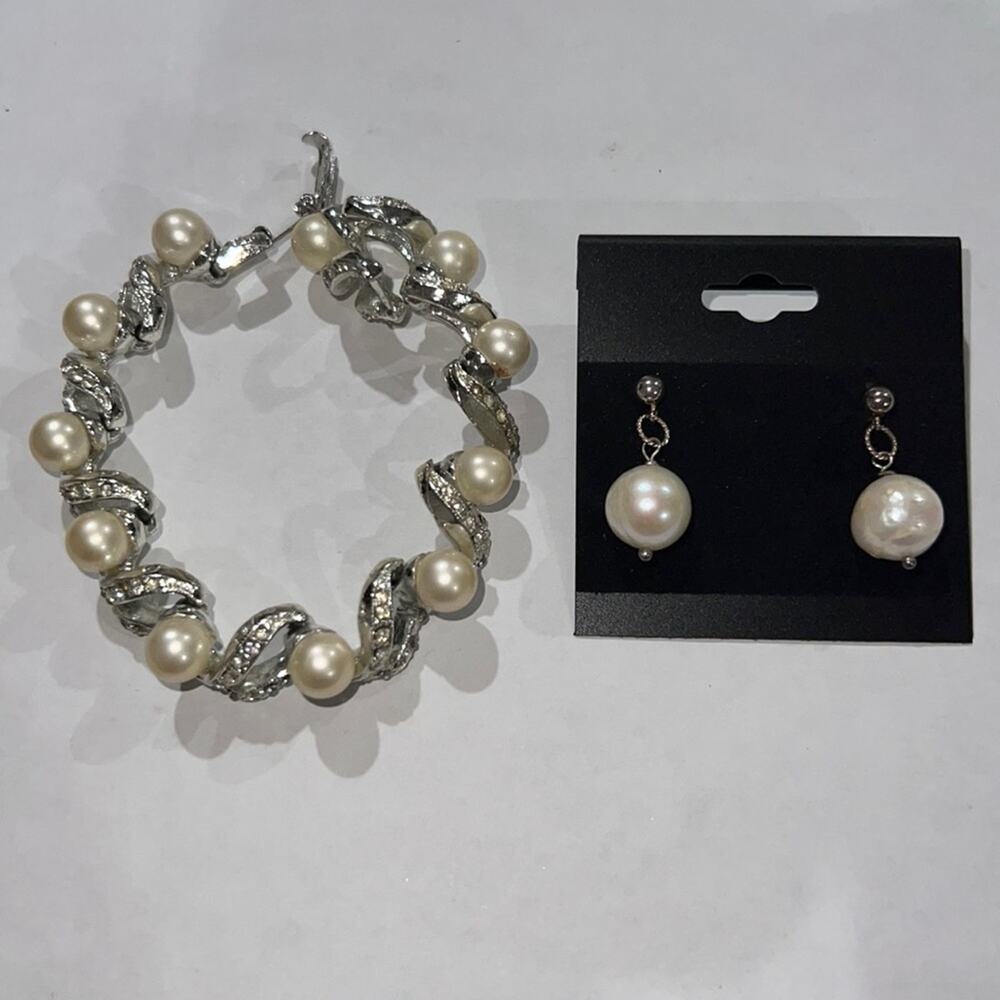 Pearl like Bracelet and drop earrings! Gorgeous!